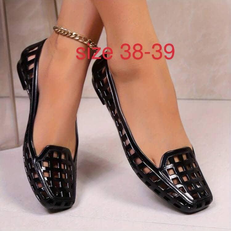 Clearance sales on children's shoes 