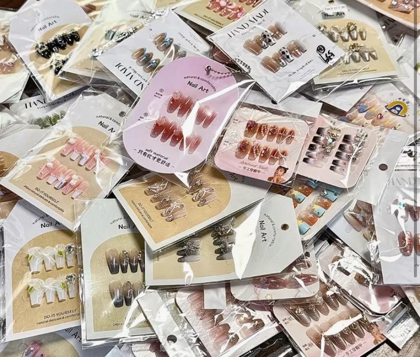 Easy removable Nails 